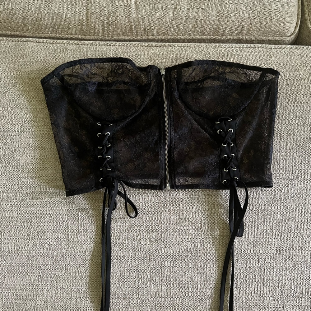 Black lace bustier crop top - Picture 3 of 4